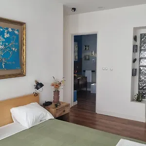Homestay The Coolest Place Near The Airport!, Lisbon