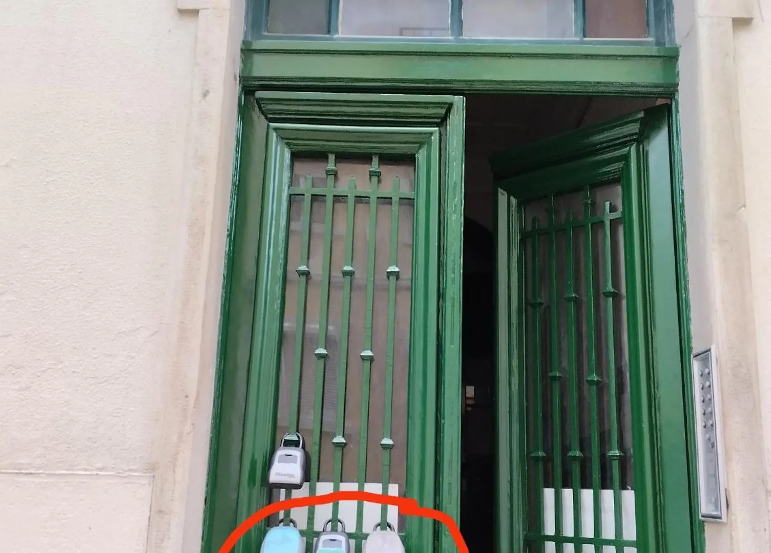 Quarto B Lisbon 0*,  Portugal